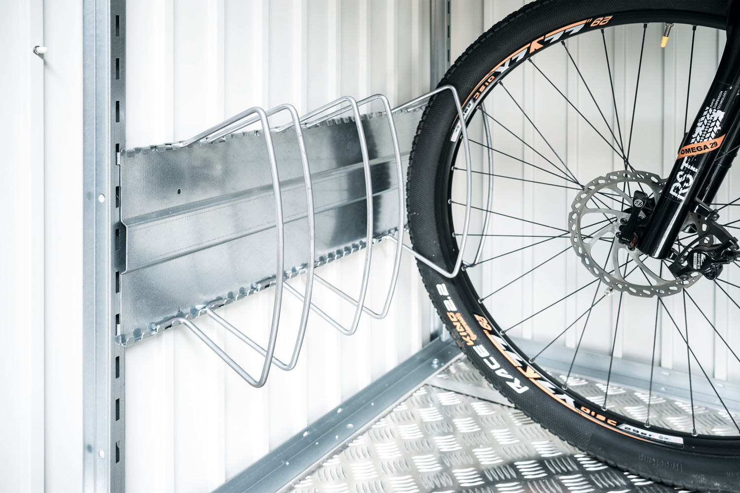 Biohort Fahrradständer bikeHolder für Gerätehäuser und HighBoard, Set für 3 Räder