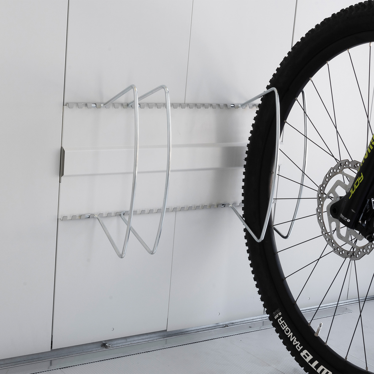 Biohort BikeHolder Fahrradständer für Gerätehaus Neo